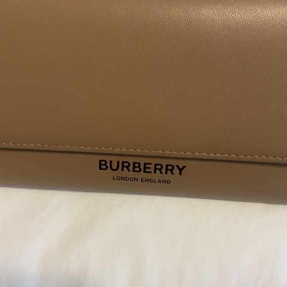 Brand new Burberry limited edition color.. I only wore once... - Picture 3 of 4